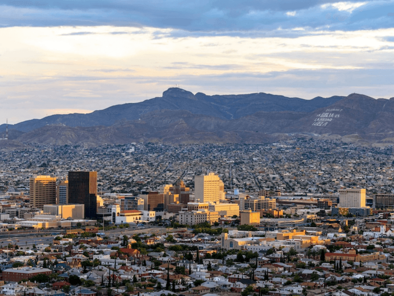 El Paso, Texas, skyline at sunset with the Franklin Mountains in the background.